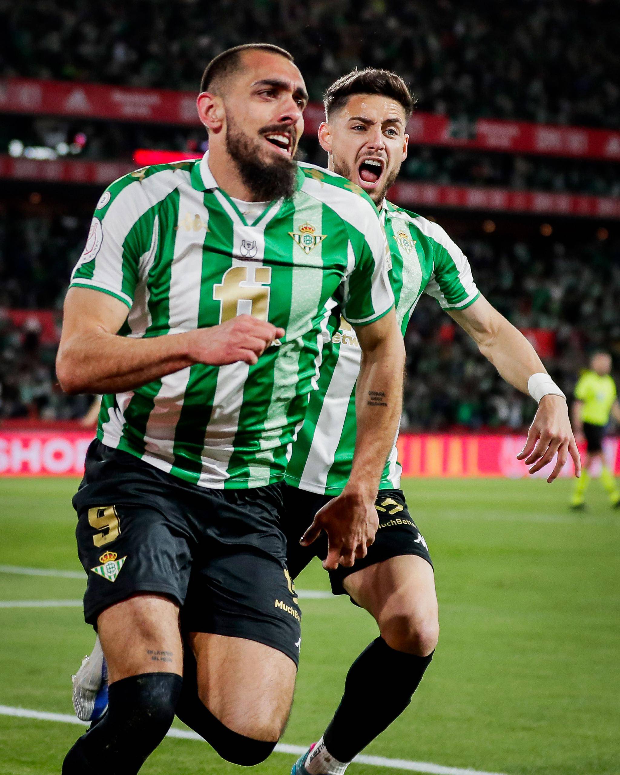 包含法兰克福转会期手感冰凉今晚山东泰山调整名单以备意大利杯之后，尼斯围绕西甲远射贴柱的词条